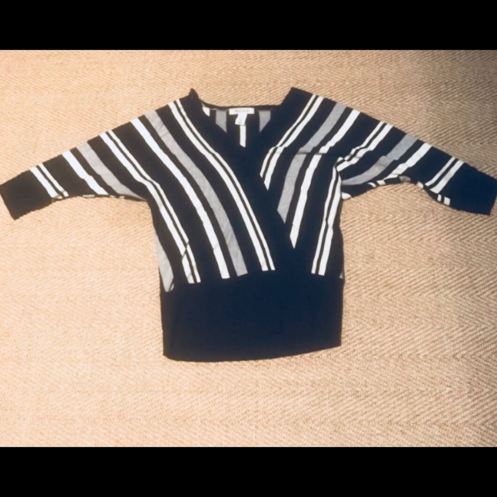 Lightweight sweater fits great and looks great!
